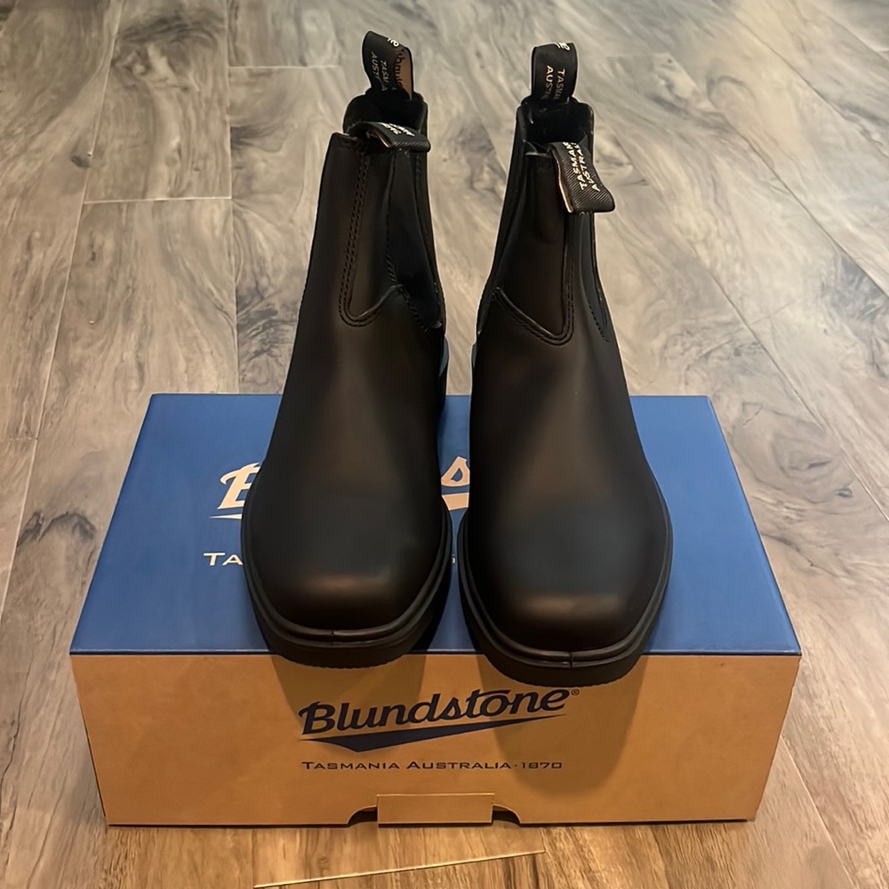 Blundstones Elastic Sided Dress Boot. Black. UK 7.5/ USW 10.5